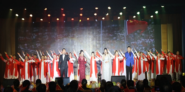 16、管理公司歌舞《中國》.jpg