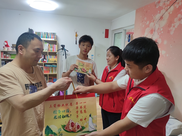 暖心助考，一舉高“粽” ——三箭物業(yè)公司黨支部深入開展“亮身份、樹形象、作貢獻、助發(fā)展”活動